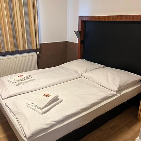 Hotel Castellana Lessien ภายนอก รูปภาพ