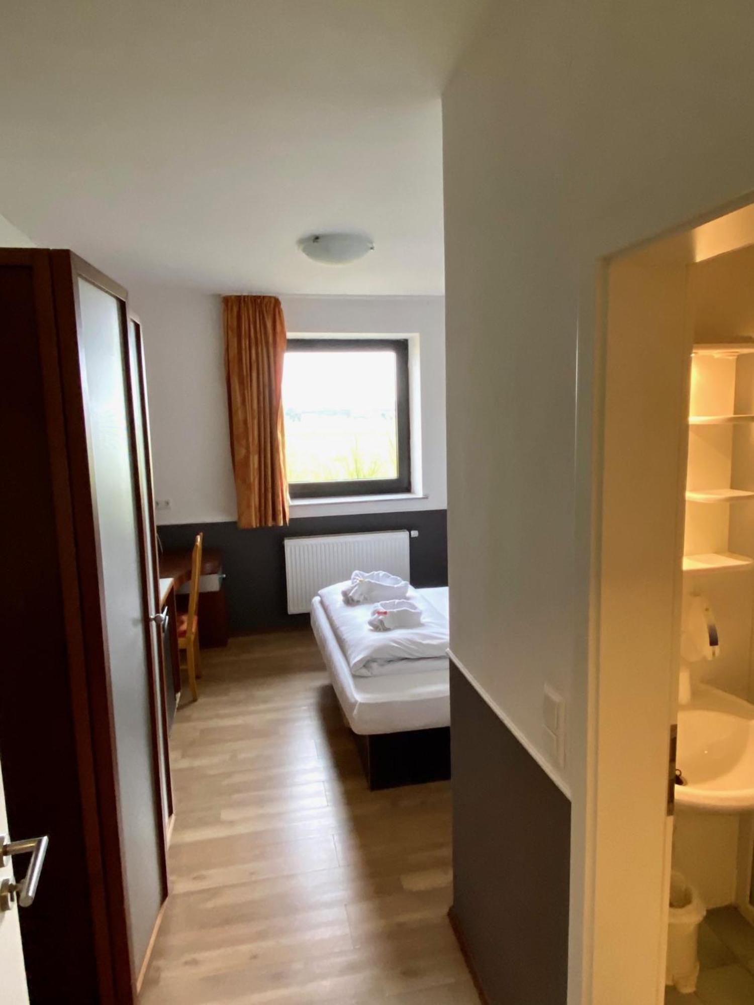 Hotel Castellana Lessien ภายนอก รูปภาพ
