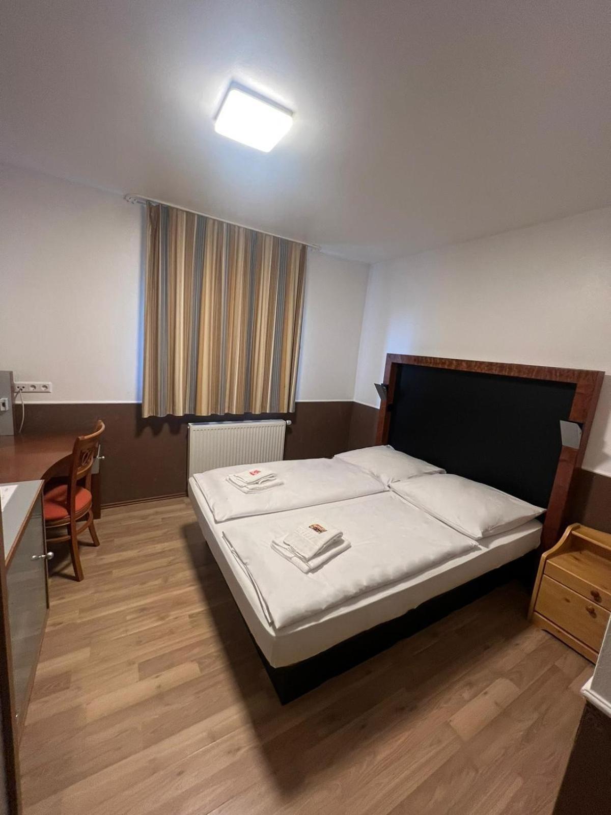 Hotel Castellana Lessien ภายนอก รูปภาพ