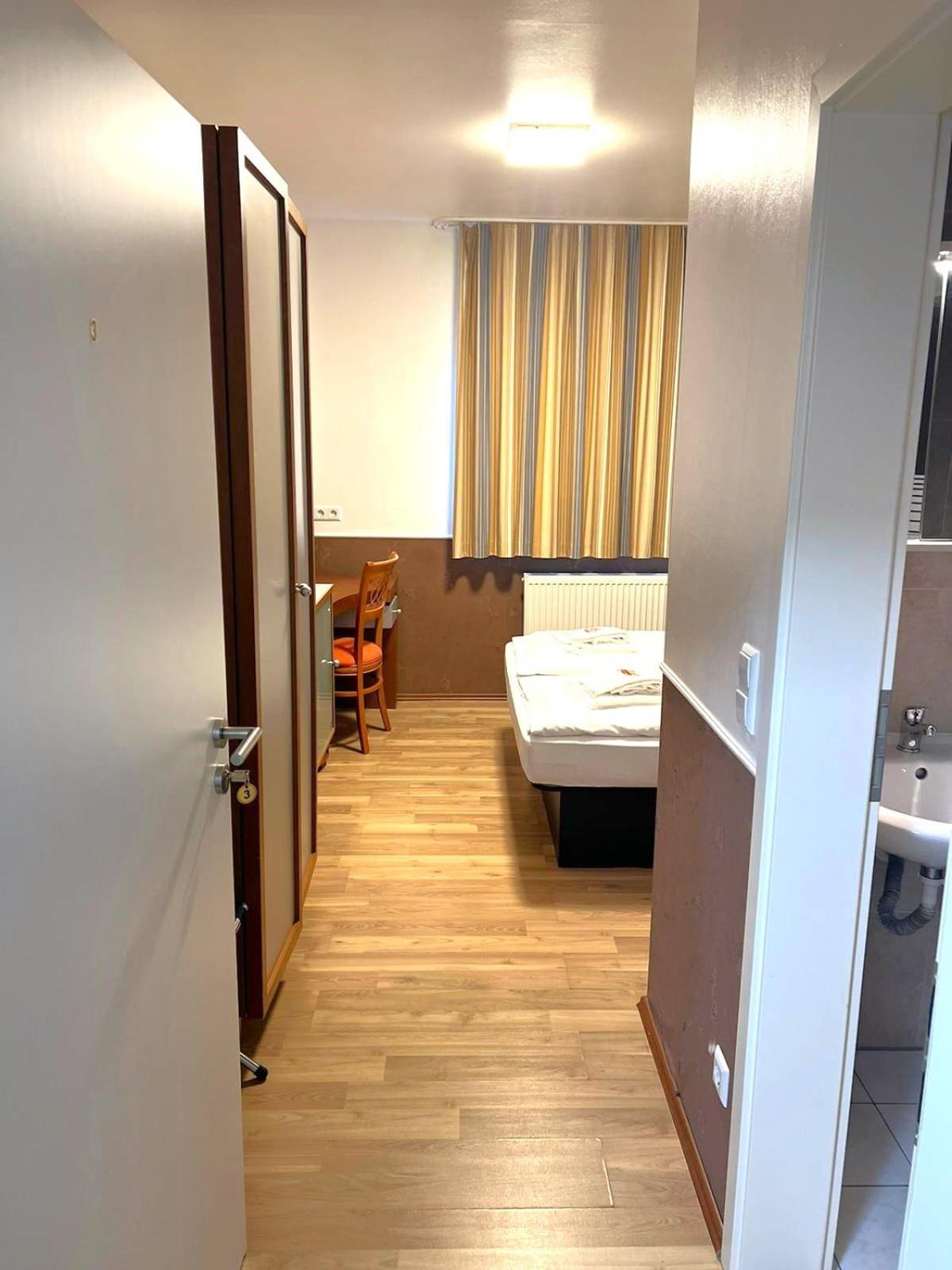 Hotel Castellana Lessien ภายนอก รูปภาพ