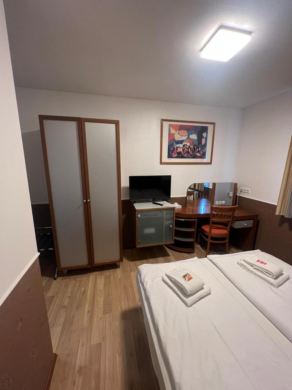 Hotel Castellana Lessien ภายนอก รูปภาพ